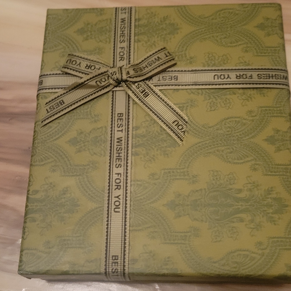 Elegant Green Gift Wrap with Ribbon